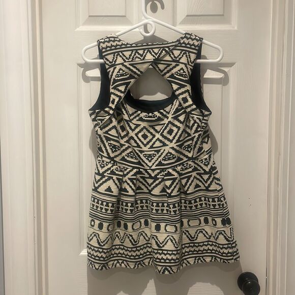 A Pea in the Pod Aztec print 2-piece maternity skirt set SZ S/M - Picture 4 of 12